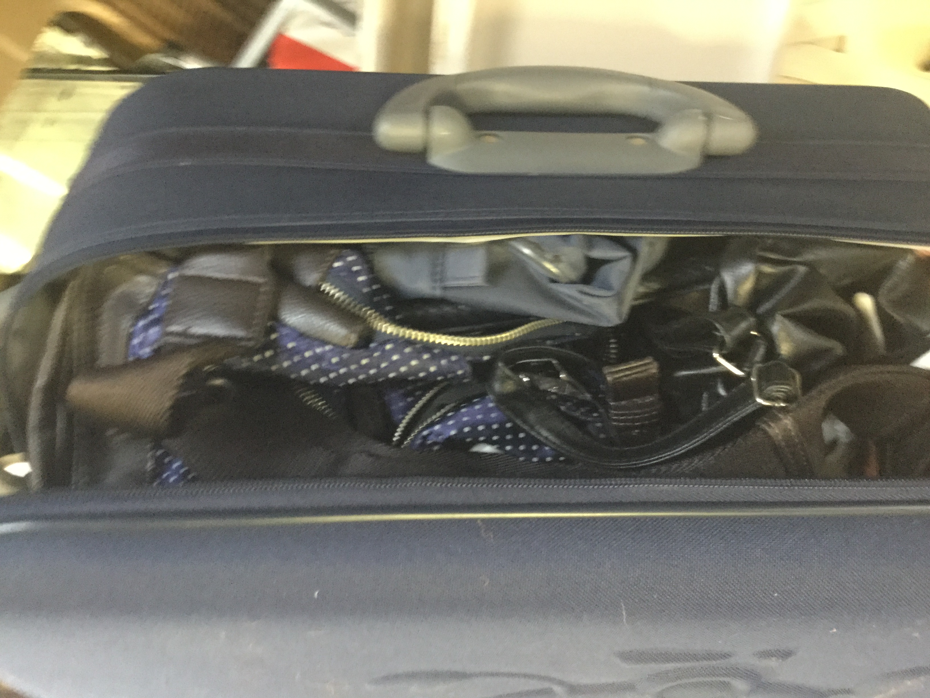 倉敷市で回収したスーツケース