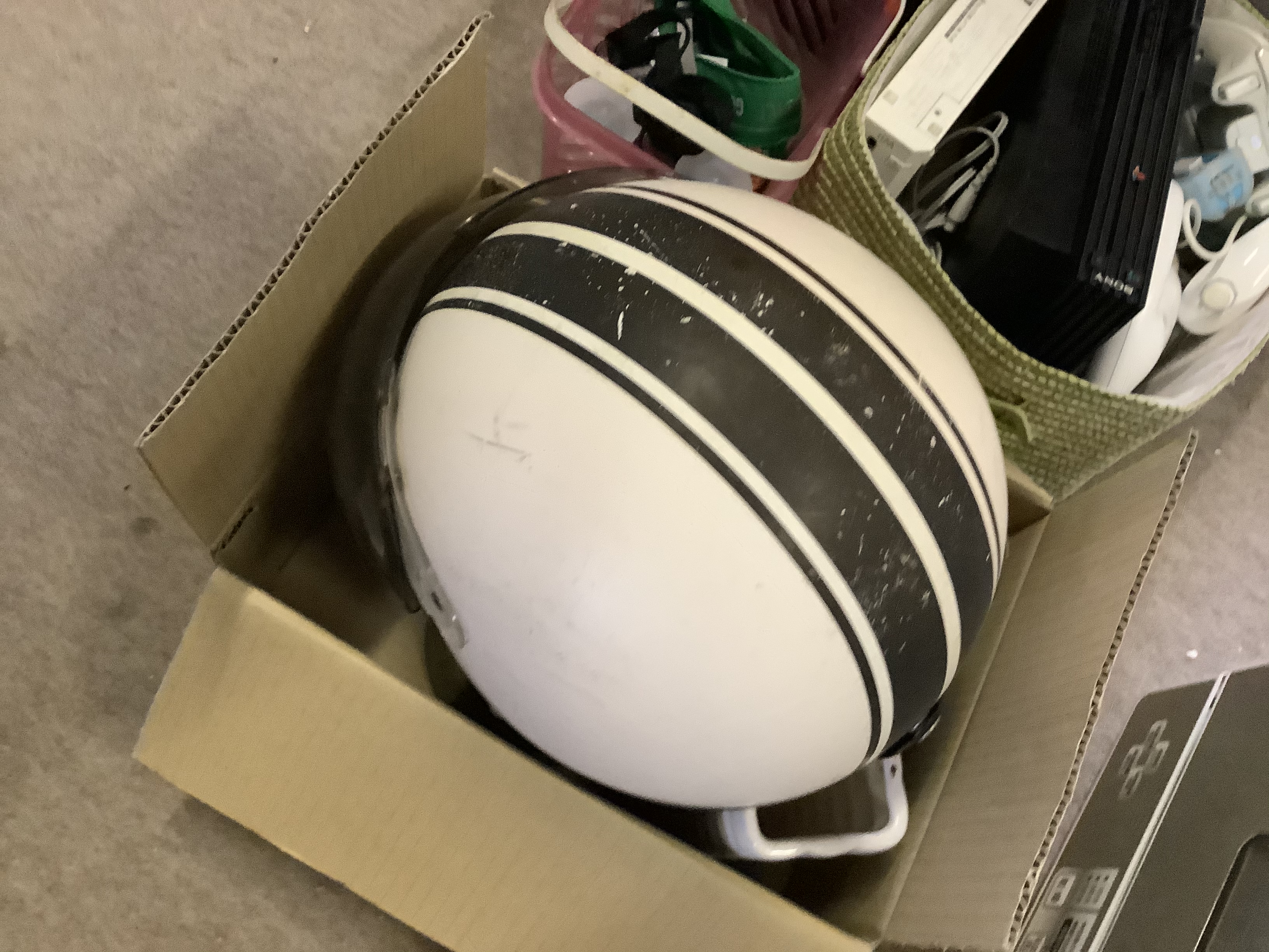 倉敷市で回収したヘルメット