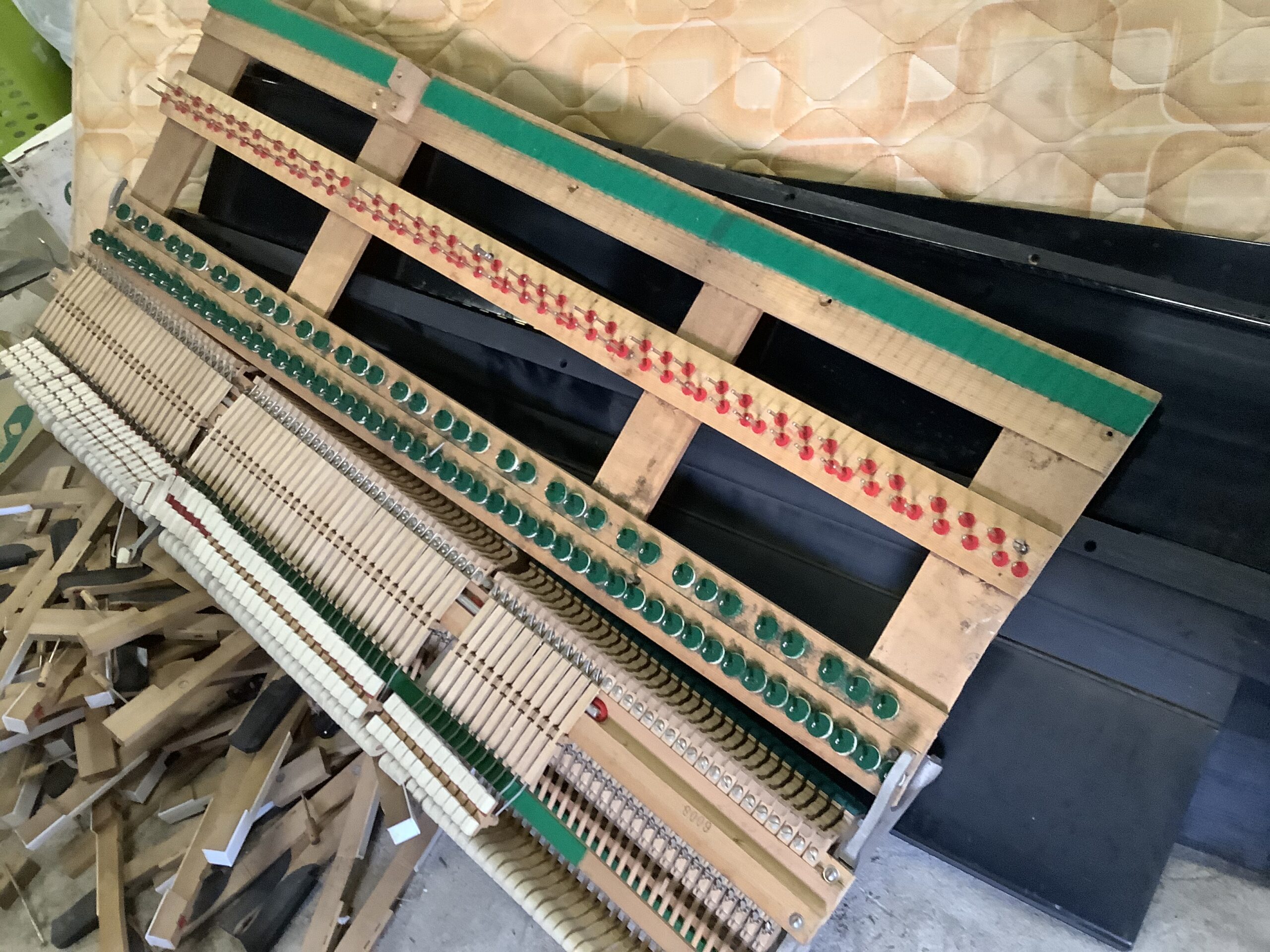 倉敷市児島で回収した解体したピアノ