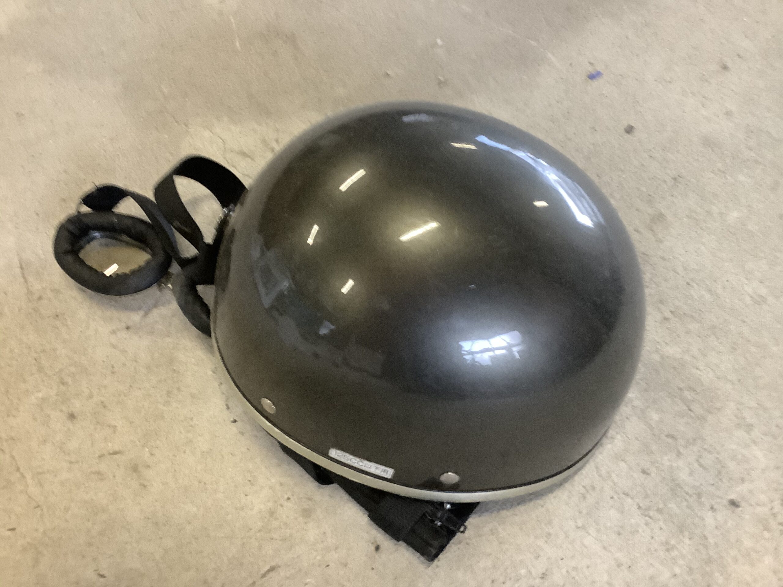 倉敷市松島で回収したヘルメット