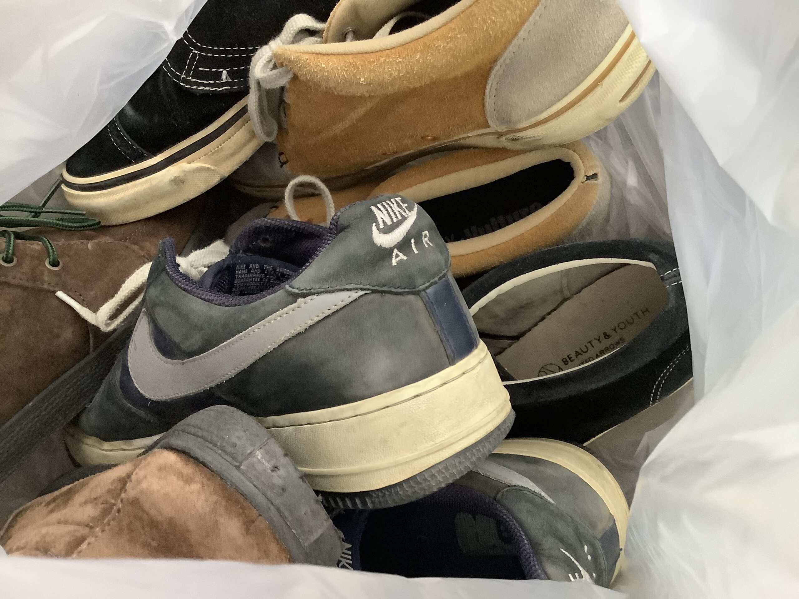 倉敷市藤戸町で回収した靴