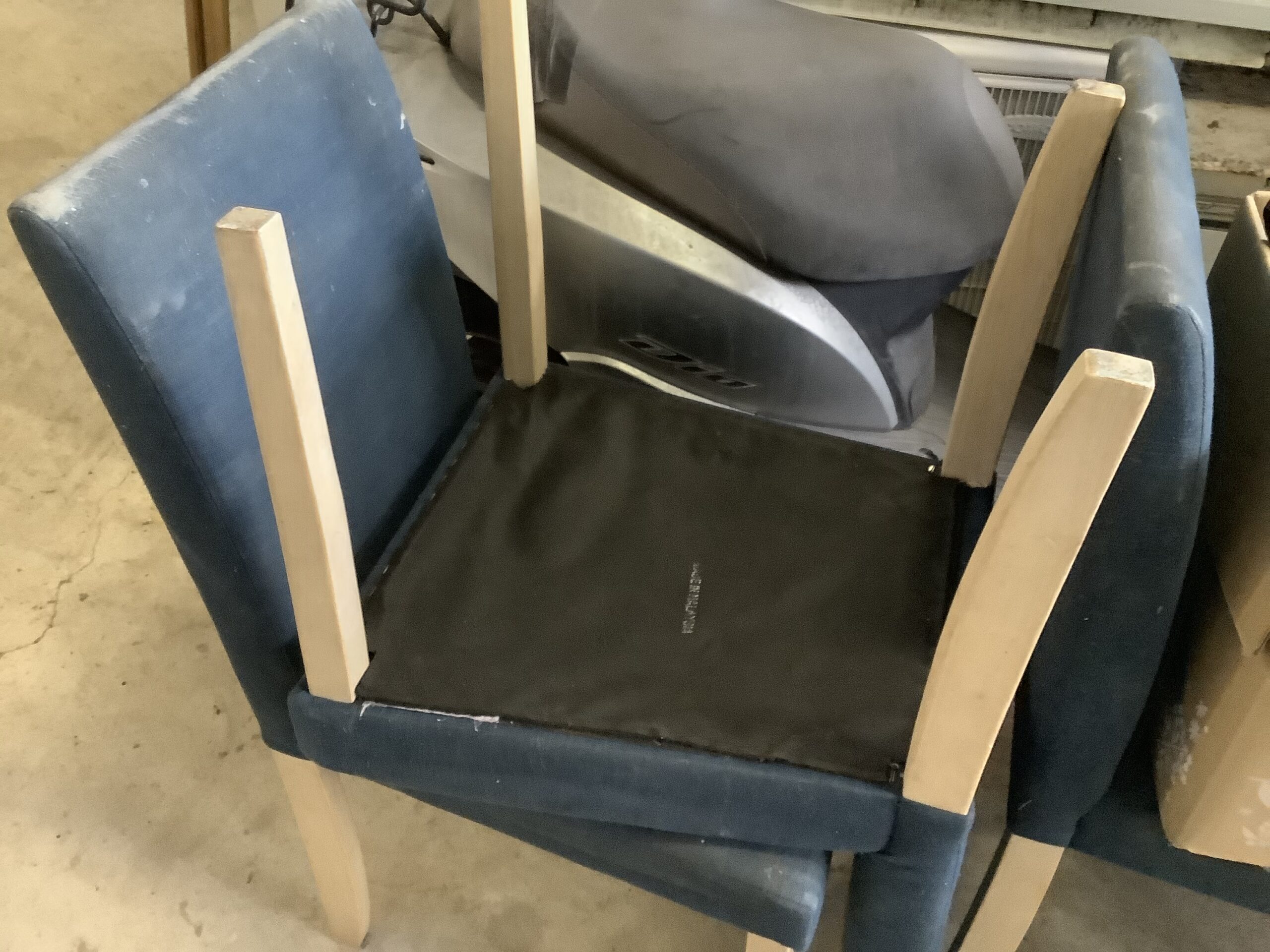 倉敷市中島で回収した椅子