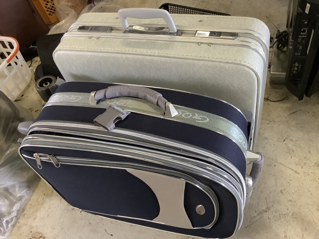 倉敷市連島で回収したスーツケース