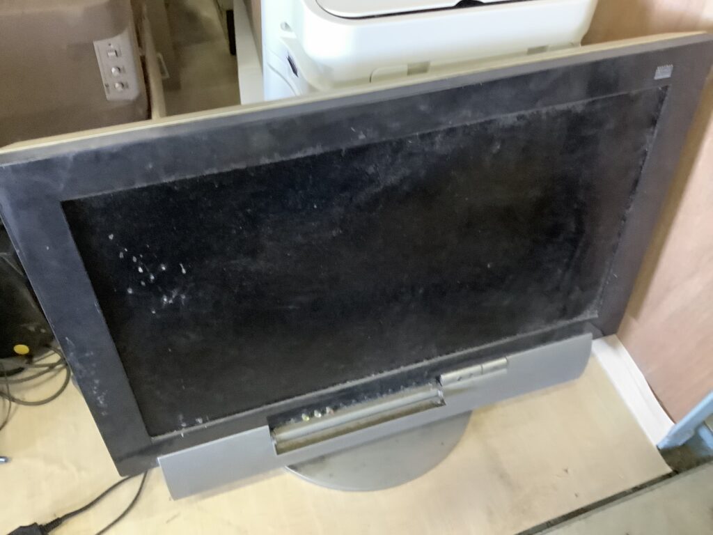 倉敷市老松町で回収した液晶テレビ