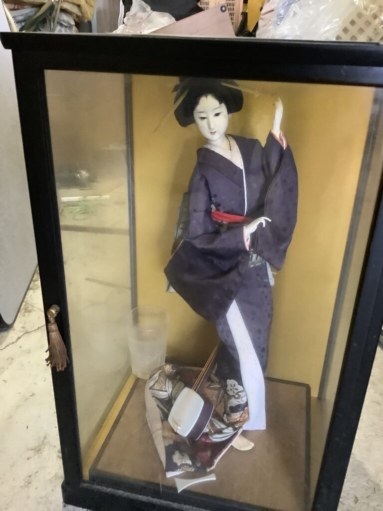 倉敷市浜町で回収した日本人形