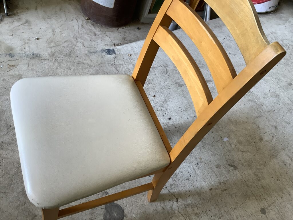 倉敷市昭和町で回収した椅子