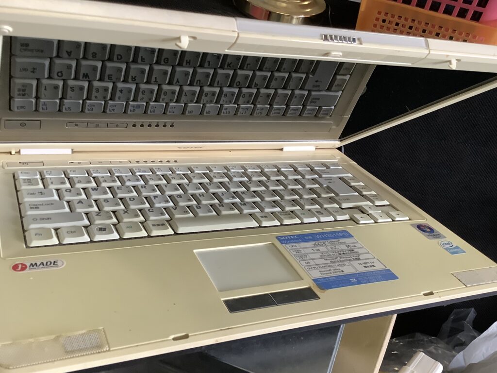 倉敷市笹沖で回収したノートパソコン